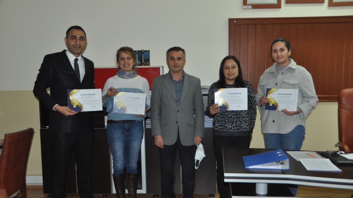 Ertuğrul Gazi Anadolu Lisesi öğretmenleri Codeweek Katılım belgelerini aldı.